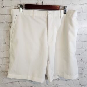 Men's Perry Ellis flat front shorts, size 34